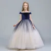 Chic / Beautiful Navy Blue Champagne Gradient-Color Suede Flower Girl Dresses 2019 A-Line / Princess Off-The-Shoulder Short Sleeve Floor-Length / Long Ruffle Backless Wedding Party Dresses