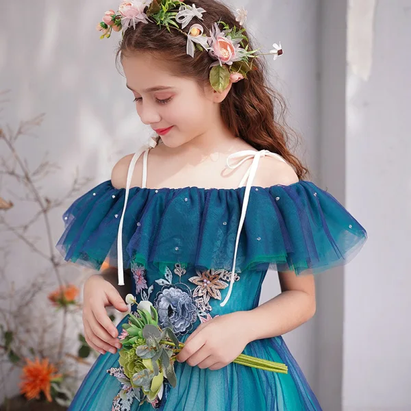 Chic / Belle Bleu D'encre Robe Ceremonie Fille 2019 Princesse De l'épaule Manches Courtes Appliques En Dentelle Perle Longue Volants Dos Nu Robe Pour Mariage