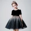 Mode Schwarz Blumenmädchenkleider 2019 Ballkleid Rundhalsausschnitt Kurze Ärmel Schleife Stoffgürtel Glanz Tülle Kurze Rüschen Kleider Für Hochzeit