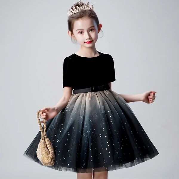 Mode Schwarz Blumenmädchenkleider 2019 Ballkleid Rundhalsausschnitt Kurze Ärmel Schleife Stoffgürtel Glanz Tülle Kurze Rüschen Kleider Für Hochzeit