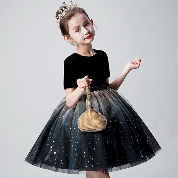 Mode Schwarz Blumenmädchenkleider 2019 Ballkleid Rundhalsausschnitt Kurze Ärmel Schleife Stoffgürtel Glanz Tülle Kurze Rüschen Kleider Für Hochzeit