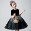 Mode Schwarz Blumenmädchenkleider 2019 Ballkleid Rundhalsausschnitt Kurze Ärmel Schleife Stoffgürtel Glanz Tülle Kurze Rüschen Kleider Für Hochzeit