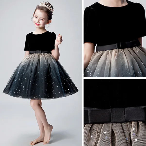 Mode Schwarz Blumenmädchenkleider 2019 Ballkleid Rundhalsausschnitt Kurze Ärmel Schleife Stoffgürtel Glanz Tülle Kurze Rüschen Kleider Für Hochzeit