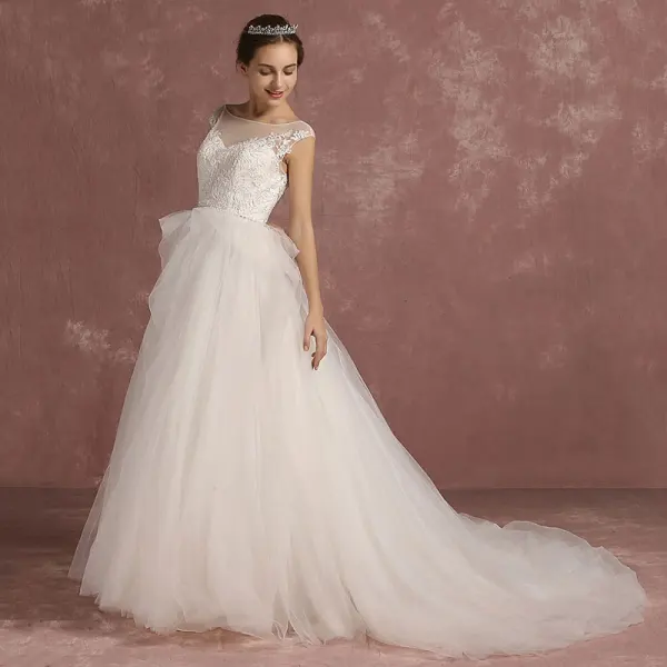 Élégant Ivoire Robe De Mariée 2018 Princesse Encolure Carrée Sans Manches Dos Nu Appliques En Dentelle Faux Diamant Ceinture Tribunal Train