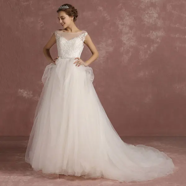 Élégant Ivoire Robe De Mariée 2018 Princesse Encolure Carrée Sans Manches Dos Nu Appliques En Dentelle Faux Diamant Ceinture Tribunal Train