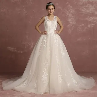 Étourdissant Ivoire Robe De Mariée 2018 Robe Boule V Cou Sans Manches Dos Nu Appliques En Dentelle Tribunal Train