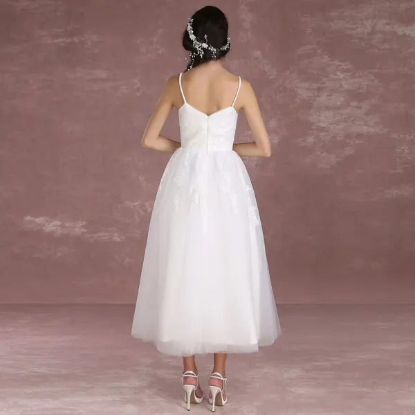Schlicht Ivory / Creme Strand Brautkleider 2018 A Linie Spaghettiträger Ärmellos Rückenfreies Applikationen Mit Spitze Wadenlang