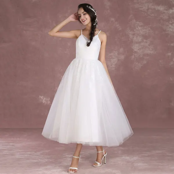 Schlicht Ivory / Creme Strand Brautkleider 2018 A Linie Spaghettiträger Ärmellos Rückenfreies Applikationen Mit Spitze Wadenlang