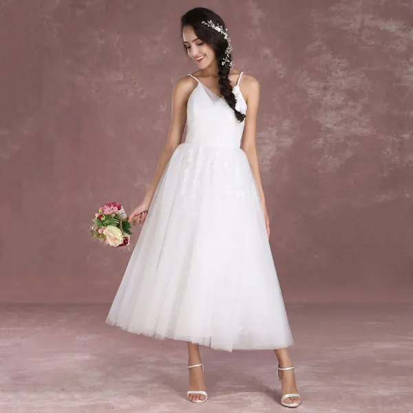 Schlicht Ivory / Creme Strand Brautkleider 2018 A Linie Spaghettiträger Ärmellos Rückenfreies Applikationen Mit Spitze Wadenlang