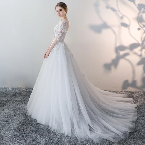 Charmant Ivory / Creme Sommer Durchsichtige Brautkleider 2018 A Linie Rundhalsausschnitt 3/4 Ärmel Rückenfreies Applikationen Mit Spitze Durchbohrt Rüschen Kapelle-Schleppe