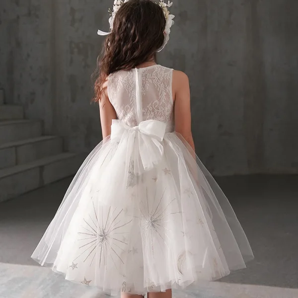 Chic / Beautiful Ivory Flower Girl Dresses 2019 Ball Gown Scoop Neck Sleeveless Bow Appliques Lace Beading Short Ruffle Wedding Party Dresses