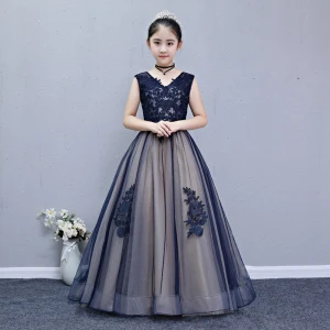 Chic Belle Bleu Marine Robe Ceremonie Fille 2019 Princesse V Cou Sans Manches Appliques En Dentelle Train De Balayage Volants Dos Nu Robe Pour Mariage