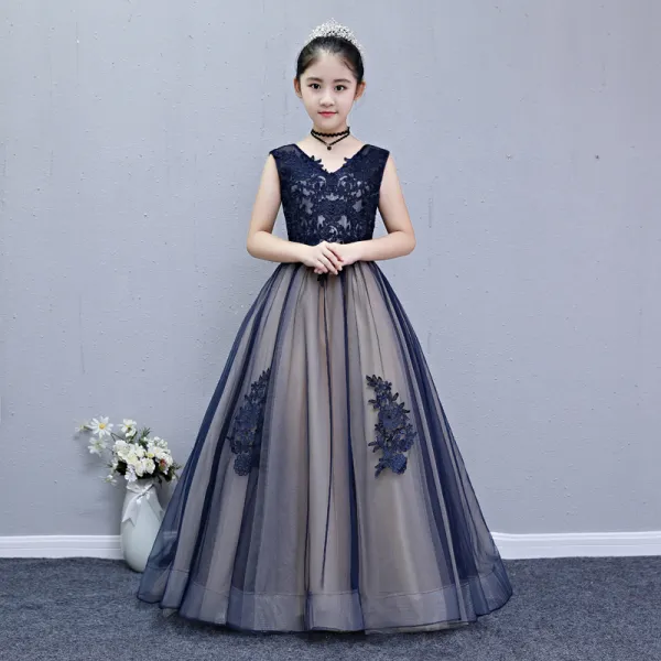 Chic / Beautiful Navy Blue Flower Girl Dresses 2019 A-Line / Princess V-Neck Sleeveless Appliques Lace Sweep Train Ruffle Backless Wedding Party Dresses
