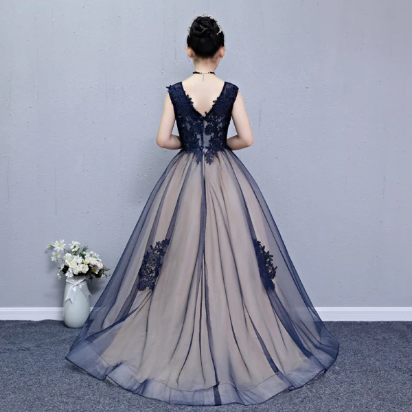 Chic / Beautiful Navy Blue Flower Girl Dresses 2019 A-Line / Princess V-Neck Sleeveless Appliques Lace Sweep Train Ruffle Backless Wedding Party Dresses