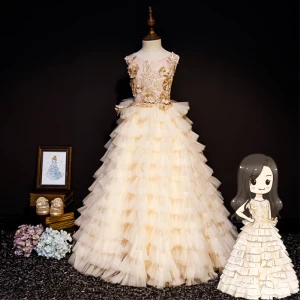 Lyx Champagne Brudnäbbsklänning 2019 Prinsessa Urringning Ärmlös Appliqués Spets Pärla Rhinestone Långa Cascading Volanger Halterneck Klänning Till Bröllop