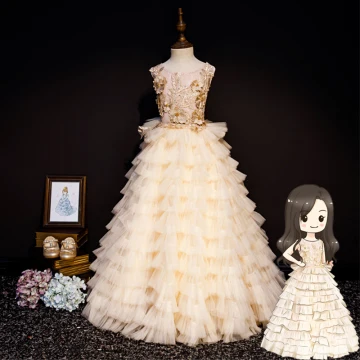 Lyx Champagne Brudnäbbsklänning 2019 Prinsessa Urringning Ärmlös Appliqués Spets Pärla Rhinestone Långa Cascading Volanger Halterneck Klänning Till Bröllop