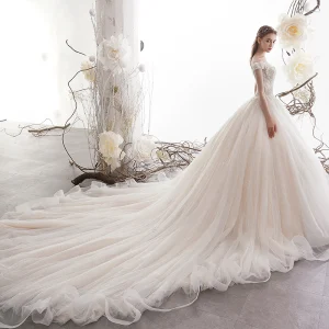 Luxe Champagne Robe De Mariée 2019 Princesse De L 039 Épaule Manches Courtes Dos Nu Appliques En Dentelle Perlage Glitter Paillettes Tulle Cathedral Train Volants