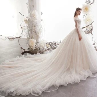 Luxe Champagne Robe De Mariée 2019 Princesse De L 039 Épaule Manches Courtes Dos Nu Appliques En Dentelle Perlage Glitter Paillettes Tulle Cathedral Train Volants