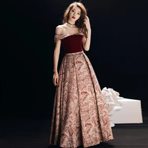 Abordable Bordeaux Daim Jacquard Robe De Soirée 2019 Princesse De L Épaule Manches Courtes Ceinture Longue Dos Nu Robe De Ceremonie
