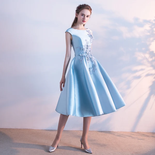 Chic / Belle Bleu Satin de retour Robe De Graduation 2019 Princesse Encolure Carrée Sans Manches Appliques En Dentelle Perlage Perle Thé Longueur Volants Dos Nu