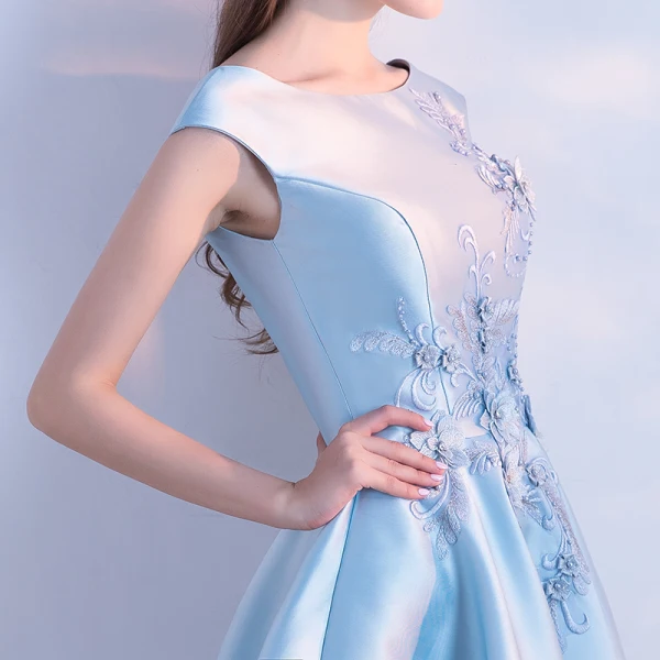 Chic / Belle Bleu Satin de retour Robe De Graduation 2019 Princesse Encolure Carrée Sans Manches Appliques En Dentelle Perlage Perle Thé Longueur Volants Dos Nu