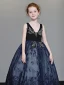 Luxe Bleu Marine Robe Ceremonie Fille 2019 Princesse Col v profond Sans Manches Faux Diamant Perlage Appliques En Dentelle Paillettes Longue Volants Dos Nu Robe Pour Mariage