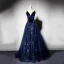Elegante Marineblau Wildleder Abendkleider 2019 A Linie Spaghettiträger Tiefer V-Ausschnitt Ärmellos Strass Stoffgürtel Perlenstickerei Stickerei Lange Rüschen Rückenfreies Festliche Kleider