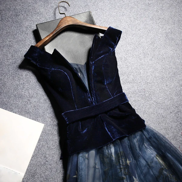 Élégant Bleu Marine Daim Robe De Soirée 2019 Princesse Transparentes Col v profond Sans Manches Ceinture Brodé Longue Volants Robe De Ceremonie