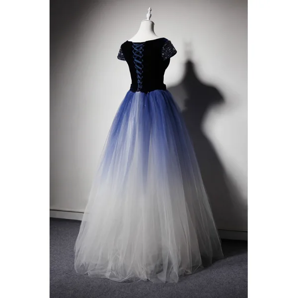 Luxe Bleu Marine Dégradé De Couleur Daim Robe De Bal 2019 Princesse Encolure Dégagée Manches Courtes Perlage Faux Diamant Noeud Ceinture Longue Volants Robe De Ceremonie