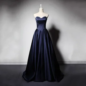 Elegant Mørk Marineblå Satin Selskapskjoler 2019 Prinsesse Kjæreste Uten Ermer Beading Lange Buste Ryggløse Formelle Kjoler