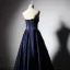 Elegant Mørk Marineblå Satin Selskapskjoler 2019 Prinsesse Kjæreste Uten Ermer Beading Lange Buste Ryggløse Formelle Kjoler