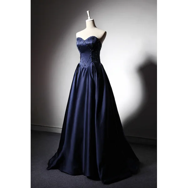 Elegant Mørk Marineblå Satin Selskapskjoler 2019 Prinsesse Kjæreste Uten Ermer Beading Lange Buste Ryggløse Formelle Kjoler