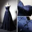 Elegant Mørk Marineblå Satin Selskapskjoler 2019 Prinsesse Kjæreste Uten Ermer Beading Lange Buste Ryggløse Formelle Kjoler