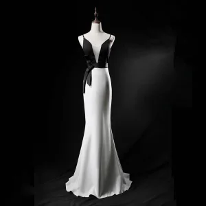 Sexy Black White Evening Dresses 2019 Trumpet Mermaid See Through Deep V Neck Sleeveless Sweep Train Ruffle Backless Formal Dresses