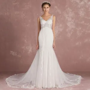 Eleganta Elfenben Pierced Bröllopsklänningar 2018 Trumpet Sjöjungfru V Hals Ärmlös Appliqués Spets Domstol Tåg