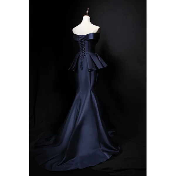 Simple Bleu Marine Satin Robe De Soirée 2019 Trompette / Sirène Bustier Sans Manches Noeud Ceinture Train De Balayage Volants Dos Nu Robe De Ceremonie