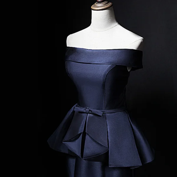 Simple Bleu Marine Satin Robe De Soirée 2019 Trompette / Sirène Bustier Sans Manches Noeud Ceinture Train De Balayage Volants Dos Nu Robe De Ceremonie
