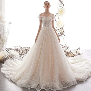 Bäst Champagne Spets Bröllopsklänningar 2019 Prinsessa Av Axeln Pösigt Korta Ärm Halterneck Appliqués Spets Beading Glittriga Glitter Tyll Cathedral Train Ruffle