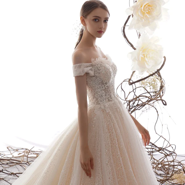 Bäst Champagne Spets Bröllopsklänningar 2019 Prinsessa Av Axeln Pösigt Korta ärm Halterneck Appliqués Spets Beading Glittriga / Glitter Tyll Cathedral Train Ruffle