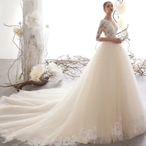 Illusion Champagne Genomskinliga Bröllopsklänningar 2019 Prinsessa Fyrkantig Ringning 3 4 Ärm Appliqués Spets Beading Cathedral Train Ruffle