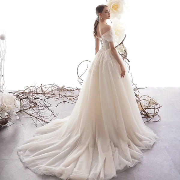 Schöne Champagner Brautkleider / Hochzeitskleider 2019 A Linie Off Shoulder Kurze Ärmel Rückenfreies Glanz Applikationen Spitze Perlenstickerei Hof-Schleppe Rüschen
