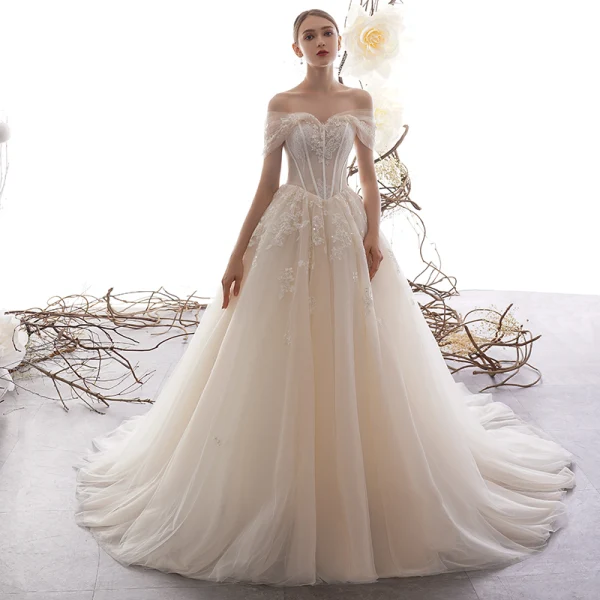 Schöne Champagner Brautkleider / Hochzeitskleider 2019 A Linie Off Shoulder Kurze Ärmel Rückenfreies Glanz Applikationen Spitze Perlenstickerei Hof-Schleppe Rüschen