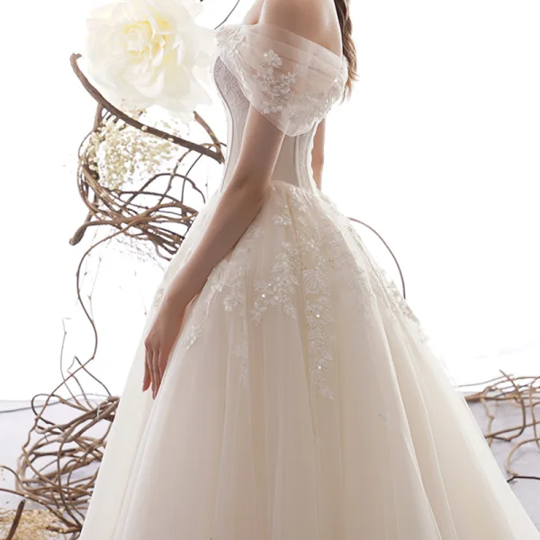 Schöne Champagner Brautkleider / Hochzeitskleider 2019 A Linie Off Shoulder Kurze Ärmel Rückenfreies Glanz Applikationen Spitze Perlenstickerei Hof-Schleppe Rüschen
