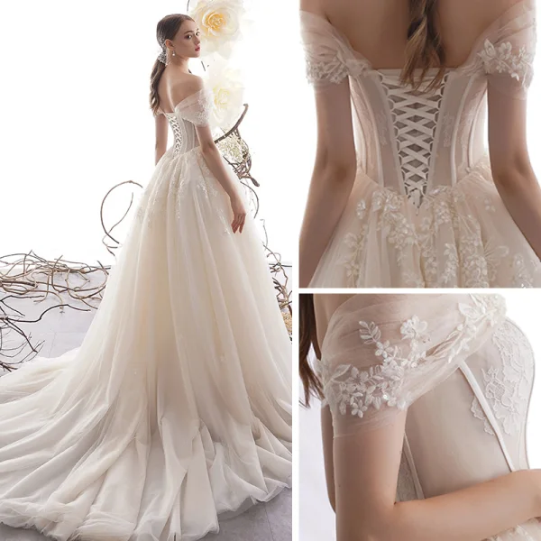 Schöne Champagner Brautkleider / Hochzeitskleider 2019 A Linie Off Shoulder Kurze Ärmel Rückenfreies Glanz Applikationen Spitze Perlenstickerei Hof-Schleppe Rüschen