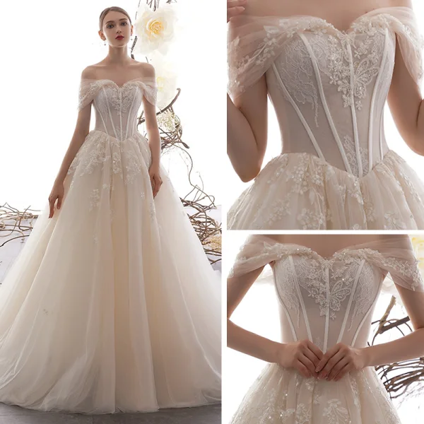 Schöne Champagner Brautkleider / Hochzeitskleider 2019 A Linie Off Shoulder Kurze Ärmel Rückenfreies Glanz Applikationen Spitze Perlenstickerei Hof-Schleppe Rüschen