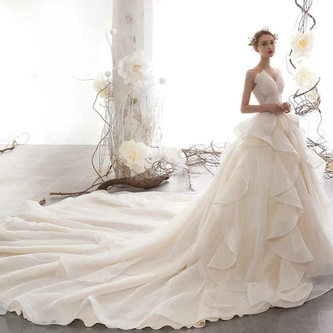 Romantisk Champagne Brudekjoler 2019 Prinsesse Kjæreste Uten Ermer Ryggløse Glitter Tyll Gripende Ruffles Cathedral Train