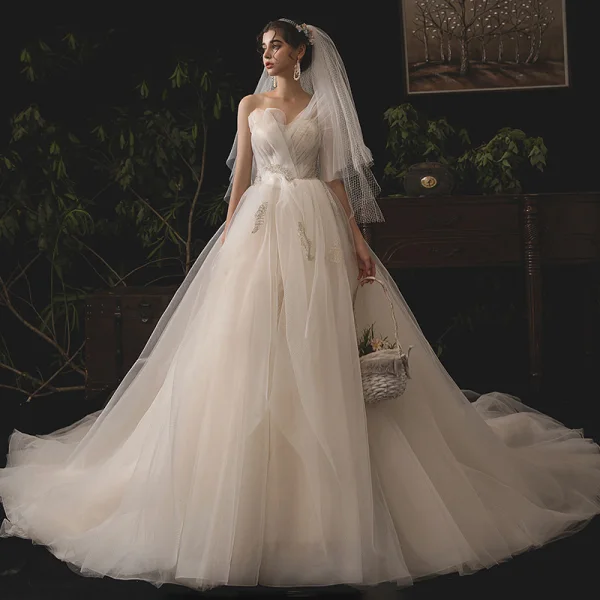 Elegant Champagne Brudekjoler 2019 Prinsesse Kjæreste Uten Ermer Ryggløse Beading Chapel Train Buste