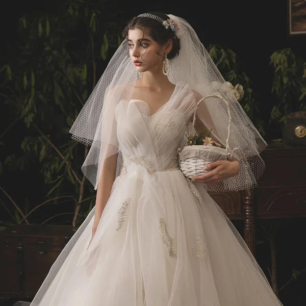 Elegant Champagne Brudekjoler 2019 Prinsesse Kjæreste Uten Ermer Ryggløse Beading Chapel Train Buste