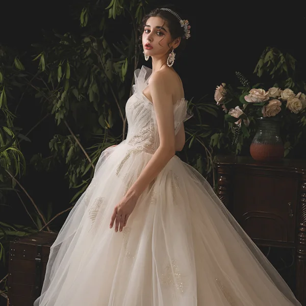 Elegant Champagne Brudekjoler 2019 Prinsesse Kjæreste Uten Ermer Ryggløse Beading Chapel Train Buste