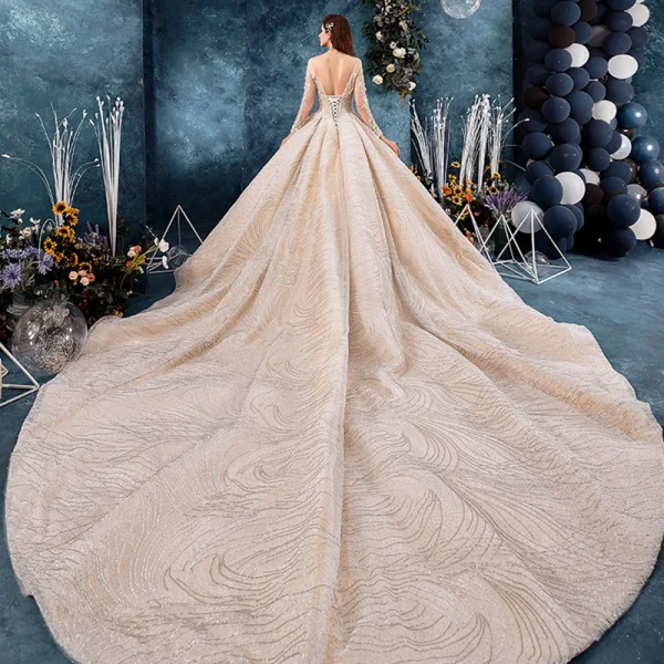 Luxus / Herrlich Champagner Durchsichtige Brautkleider / Hochzeitskleider 2019 Ballkleid Eckiger Ausschnitt Lange Ärmel Rückenfreies Handgefertigt Perlenstickerei Glanz Tülle Königliche Schleppe Rüschen